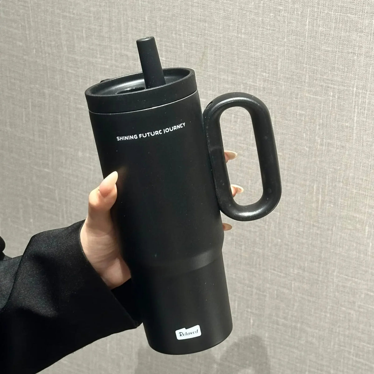 Tasse isotherme XXL avec poignée et paille – 720 ml