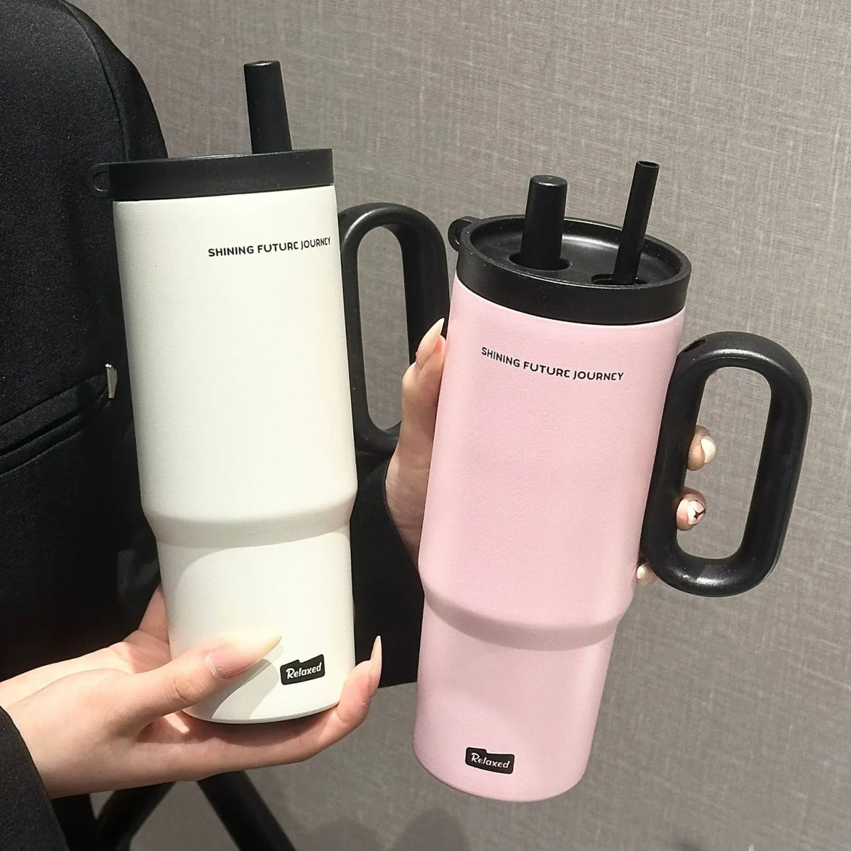 Tasse isotherme XXL avec poignée et paille – 720 ml
